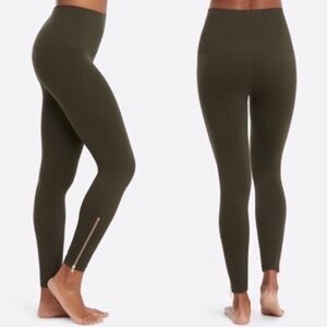 SPANX Look At Me Now Seamless Green Ankle Zipper Leggings